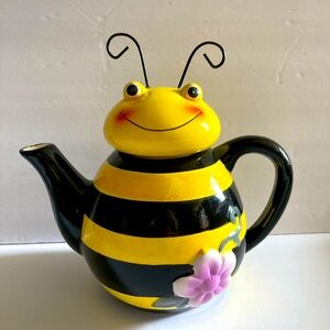 Adorable Bumblebee Ceramic Teapot by Collections Etc - New Never Used